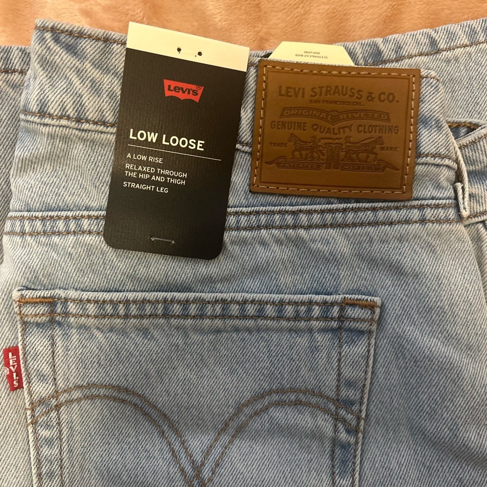 Levi's womens Relaxed Fit Light Blue Jeans - Picture 2 of 4